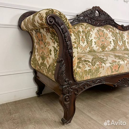 Антикварный большой диван в стиле Biedermeier