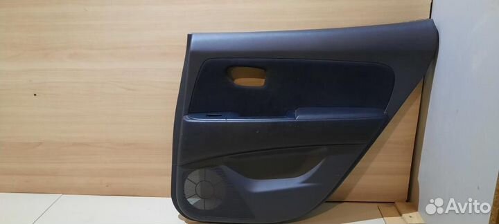 Обшивка двери задняя правая Hyundai Elantra HD 200