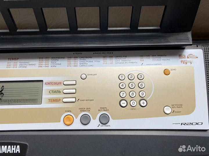 Синтезатор Yamaha PSR R200