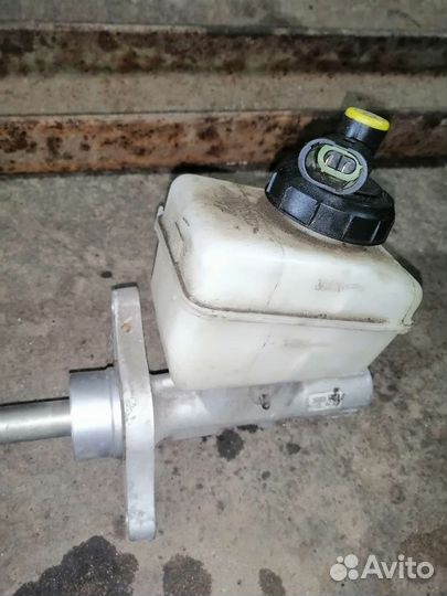 Главный тормозной цилиндр Renault Logan