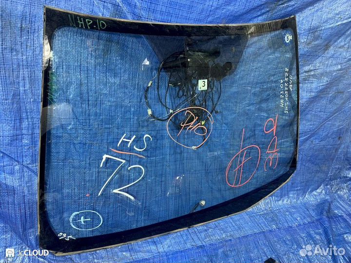 Лобовое стекло на toyota aqua NHP10 1nzfxe