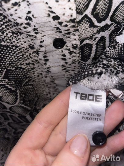 Рубашка со змеиным принтом твое