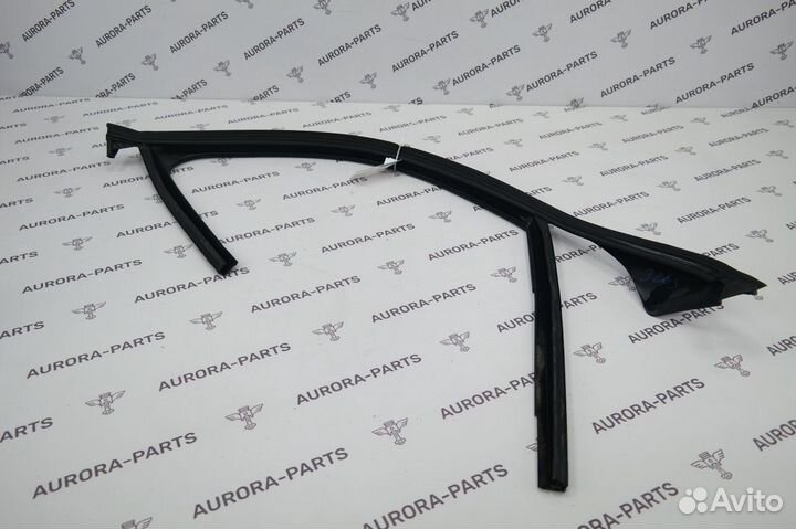 Направляющая стекла Mercedes GLC W253 2014