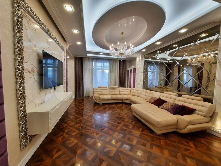 4-к. квартира, 152 м², 12/12 эт.