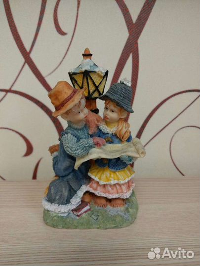 Статуэтка Мальчик с Девочкой