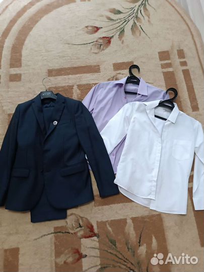 Школьный костюм и рубашки