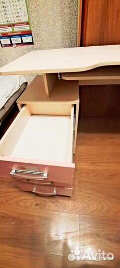 Письменный стол