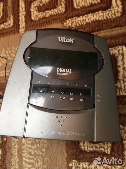 Радиочасы vitek