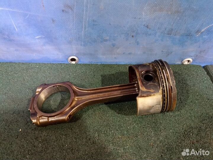 Поршень с шатуном Mercedes-Benz E210 M112.911