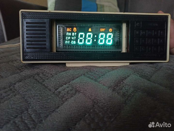 Часы электроника 7