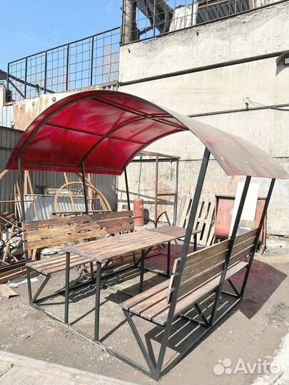 Беседка из поликарбоната для дачи