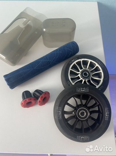 Трюковой самокат и детали детский неоновый