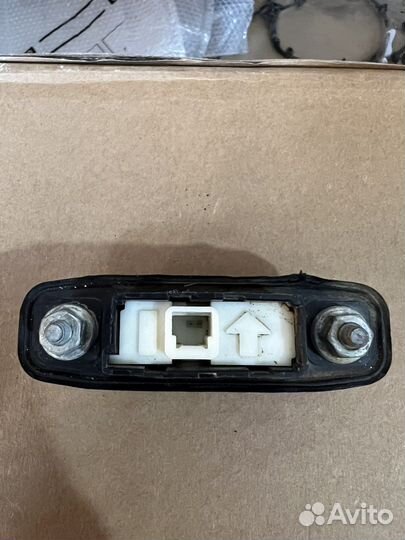 Кнопка багажника Corolla E180