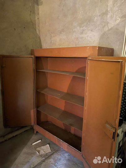 Металлический шкаф сейф