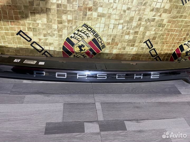 Фонарь задний центральный Porsche Cayenne 9Y