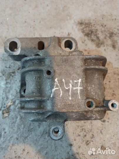 Опора двигателя VW Passat B6