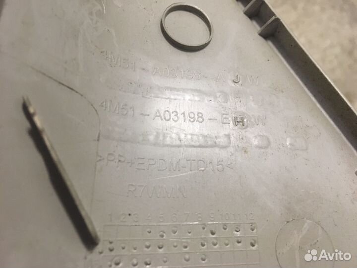 Обшивка передней стойки Ford Focus ll (4431)