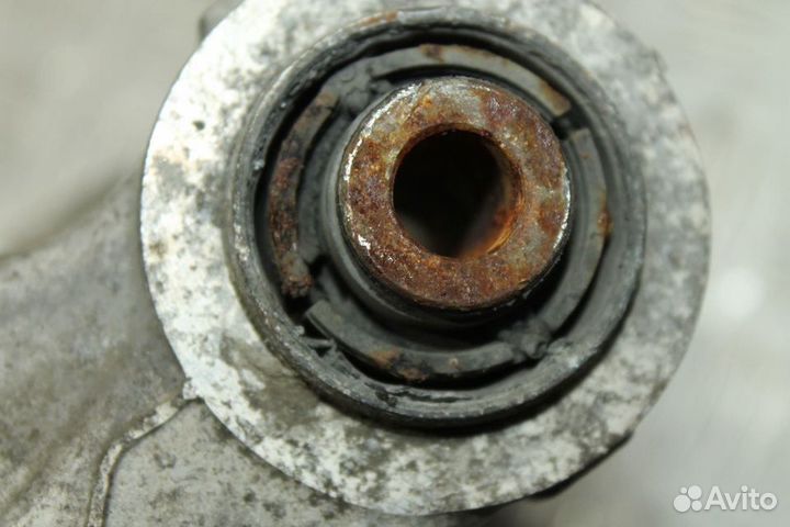 Кулак задний левый (цапфа) Suzuki Kizashi 2WD