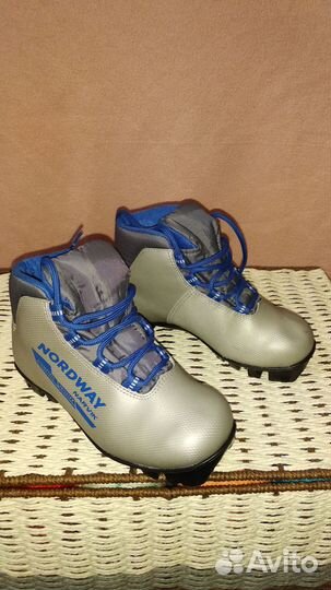 Лыжные ботинки детские размер 36 и 33