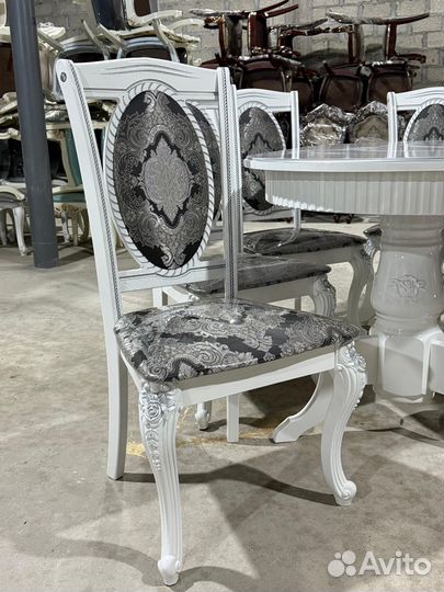 Столы и стулья