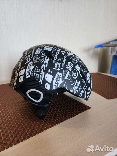 Шлем горнолыжный