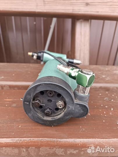 Гидропневматический заклепочник