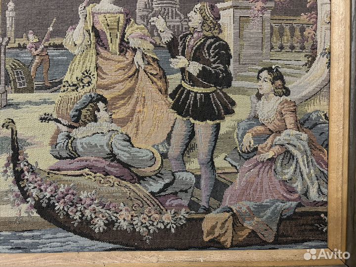 Антикварный гобелен в деревянной раме