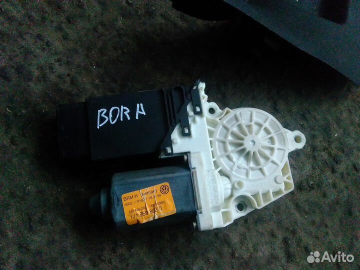 Моторчик стеклоподъемника левый Volkswagen Bora