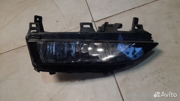 Фара противотуманная левая Skoda Rapid