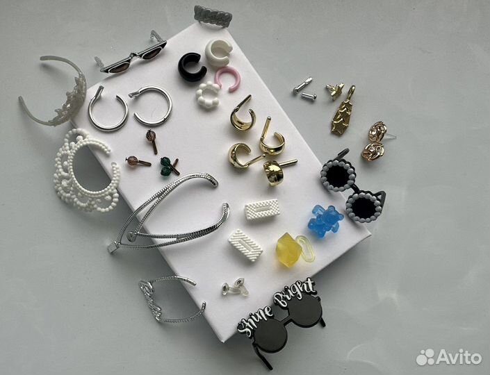 Лоты украшений и обуви для кукол