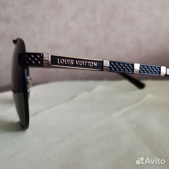 Солнцезащитные очки Louis Vuitton с поляризацией