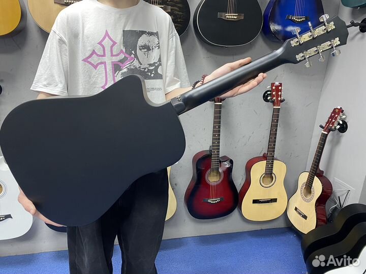 Гитара новая чёрная