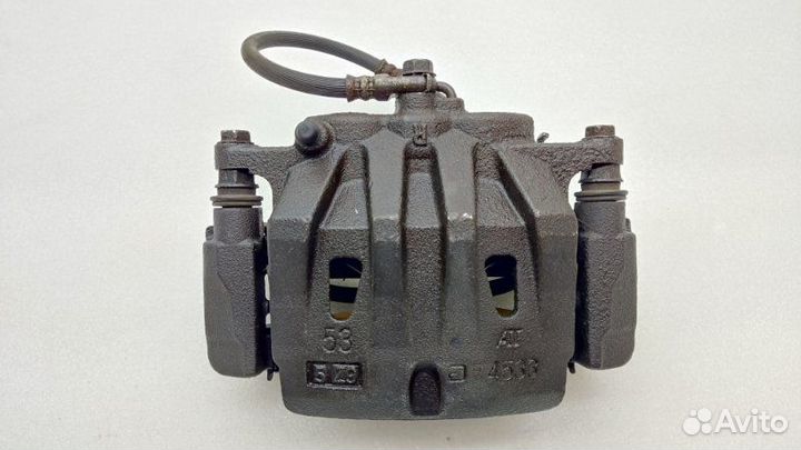 Суппорт тормозной передний правый Lexus Nx300H Z10