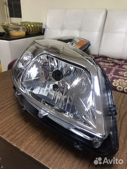 Фара правая Renault Sandero 1 09-14 новая