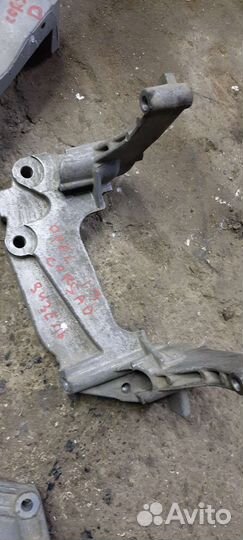 Opel corsa d 1.3 кронштейн двигателя