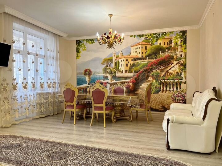 3-к. квартира, 140 м², 1/10 эт.