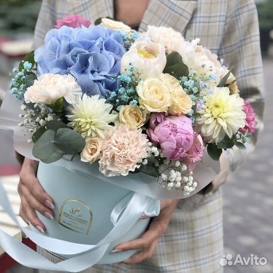 Нежный букет в шляпной коробке