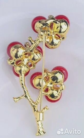 Брошь на одежду яблочный цвет