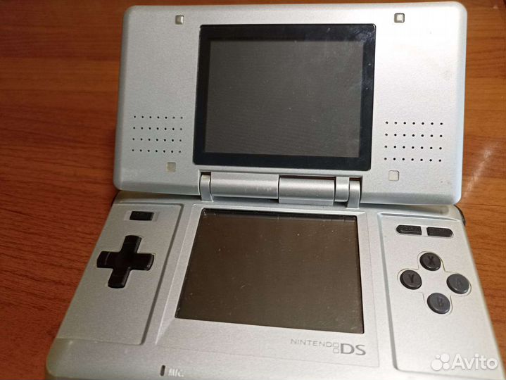 Портативная приставка Nintendo