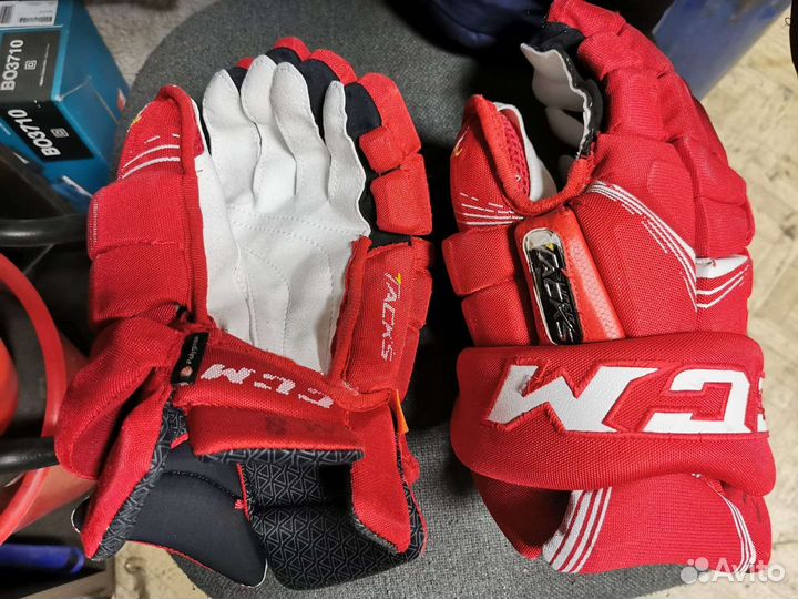 Перчатки хоккейные