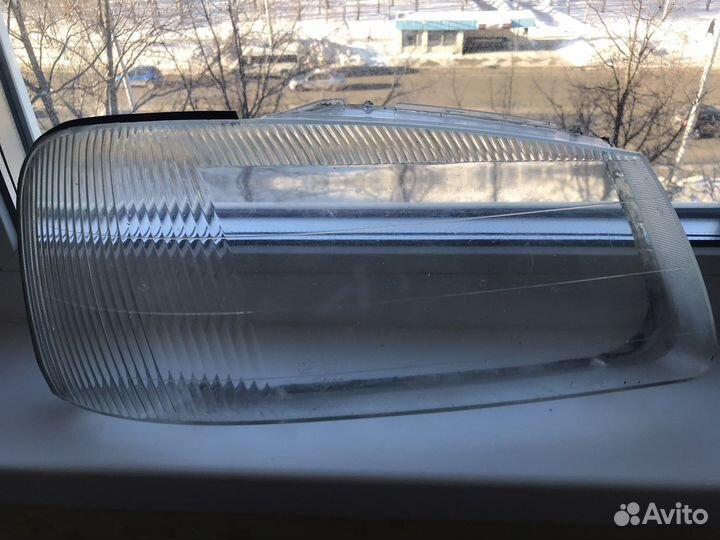 Стекло фары на акцент