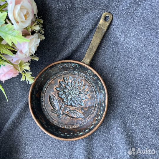 Медные формы и сковородки для интерьера. Винтаж