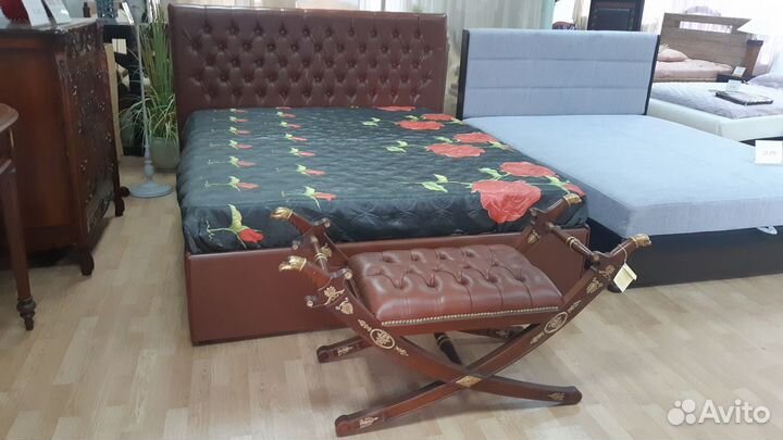 Кровать с подъемным механизмом