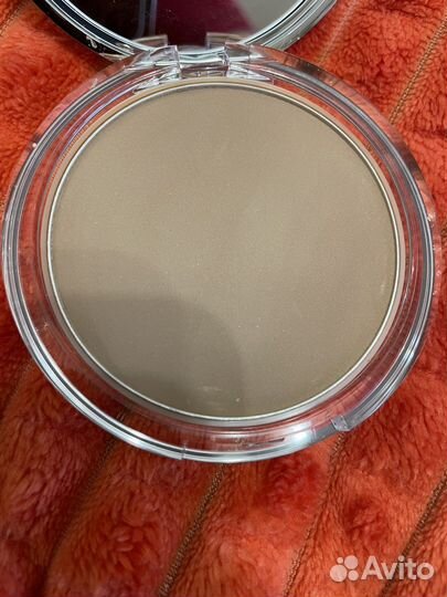 Пудра Clinique almost