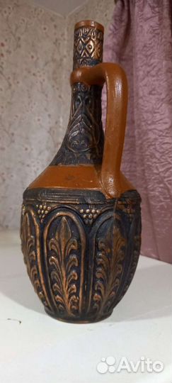 Глиняный кувшин старинный