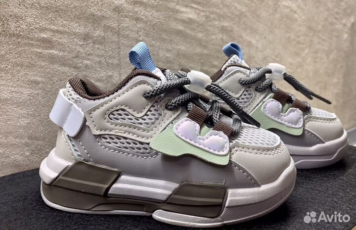 Кроссовки детские новые