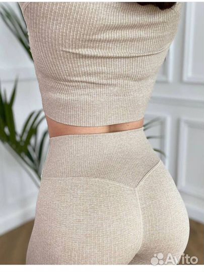 Спортивный костюм лосины и рашгард