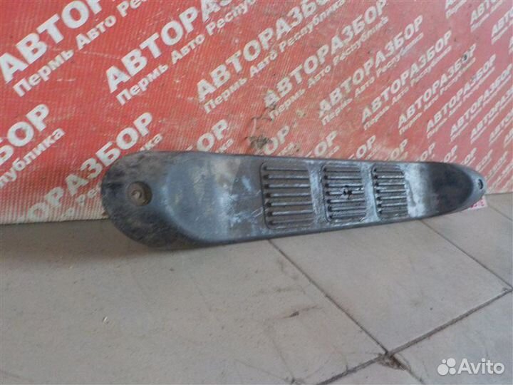 Накладка подножки задняя правая Mitsubishi L200 KB