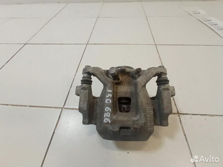 Суппорт задний правый Lexus NX Z10 (2014—2017)