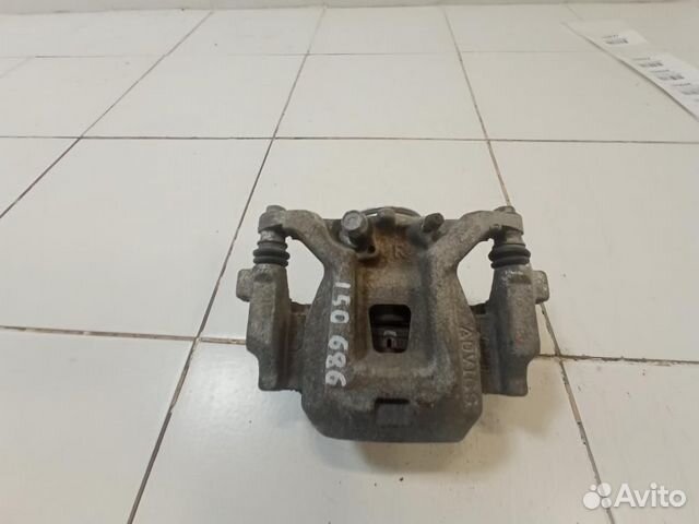 Суппорт задний правый Lexus NX Z10 (2014—2017)